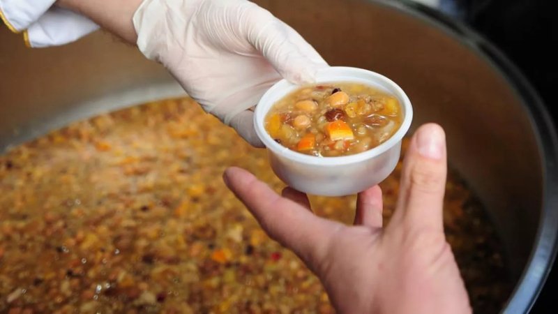 Lezzetli Hayır Aşuresi Dağıtımı